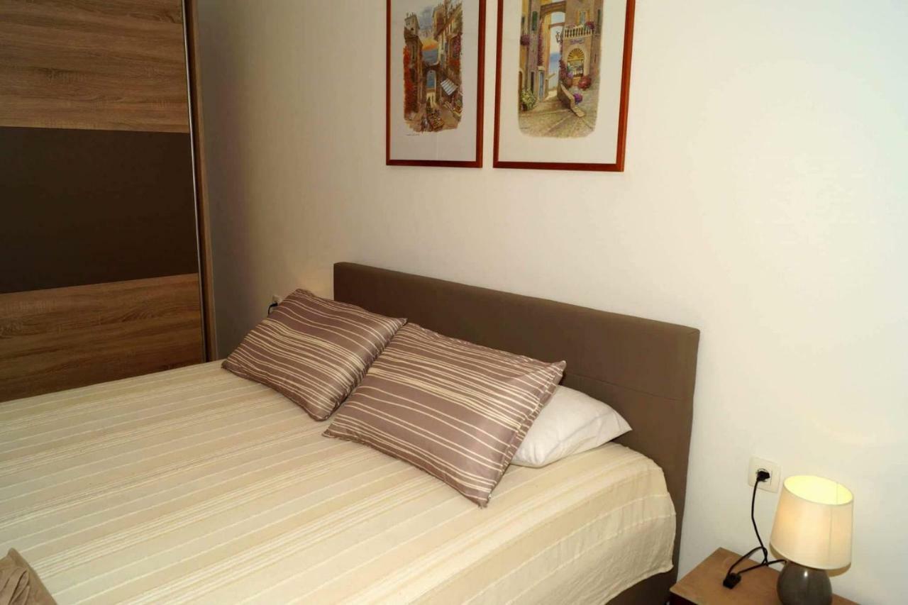 Apartman Eric Appartement Pula Buitenkant foto