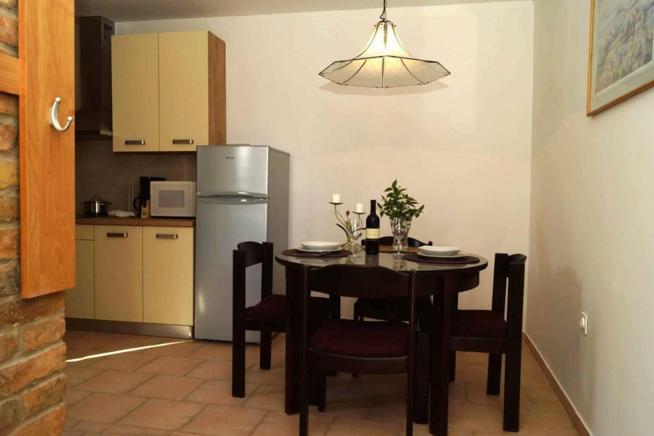 Apartman Eric Appartement Pula Buitenkant foto