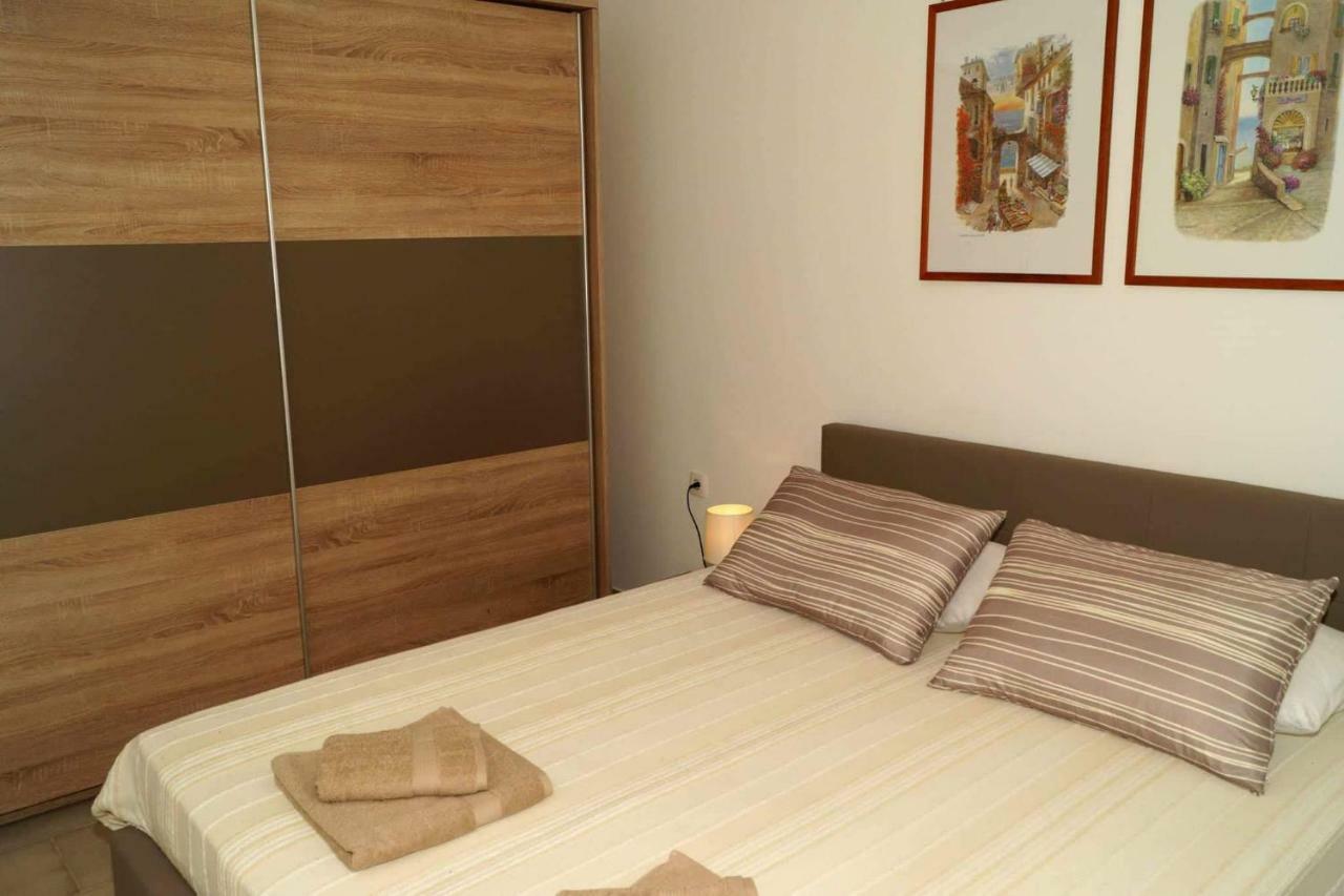 Apartman Eric Appartement Pula Buitenkant foto