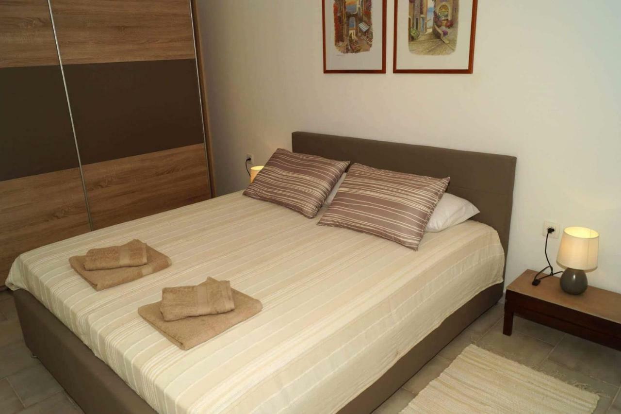 Apartman Eric Appartement Pula Buitenkant foto